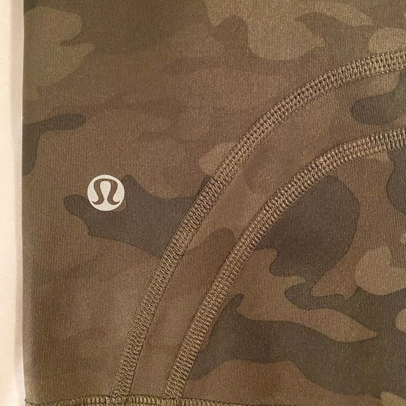 Lululemon Inspire 21” Camo Wunder Under Capris - Picture 3 of 7
